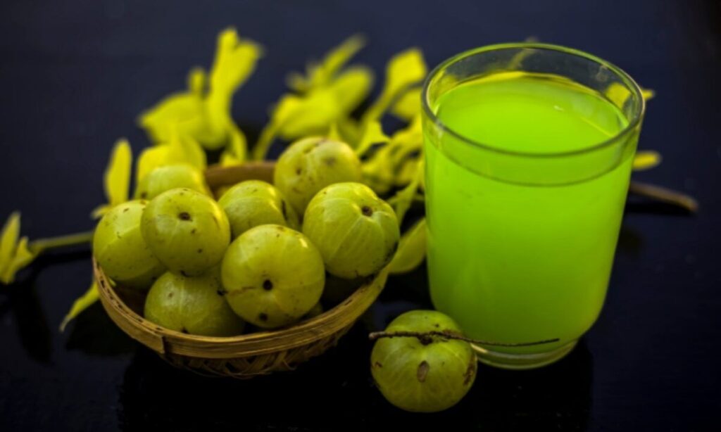 Amla Juice Ke 10 Fayde in Hindi